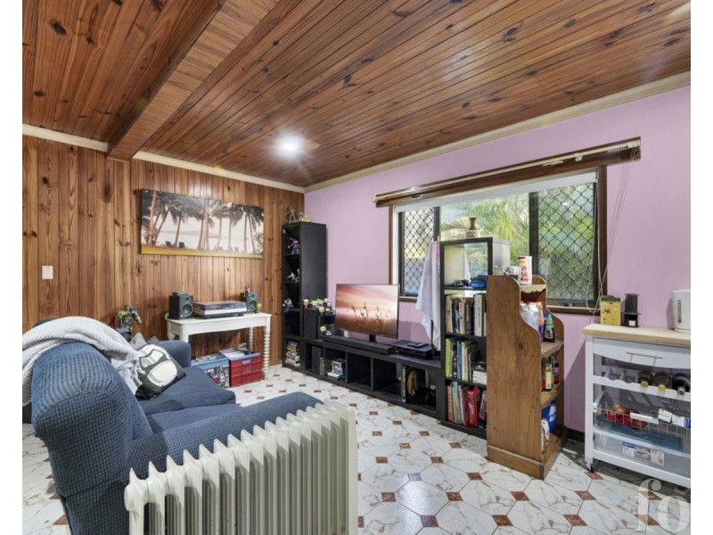 8 Serene Court, Arundel QLD 4214