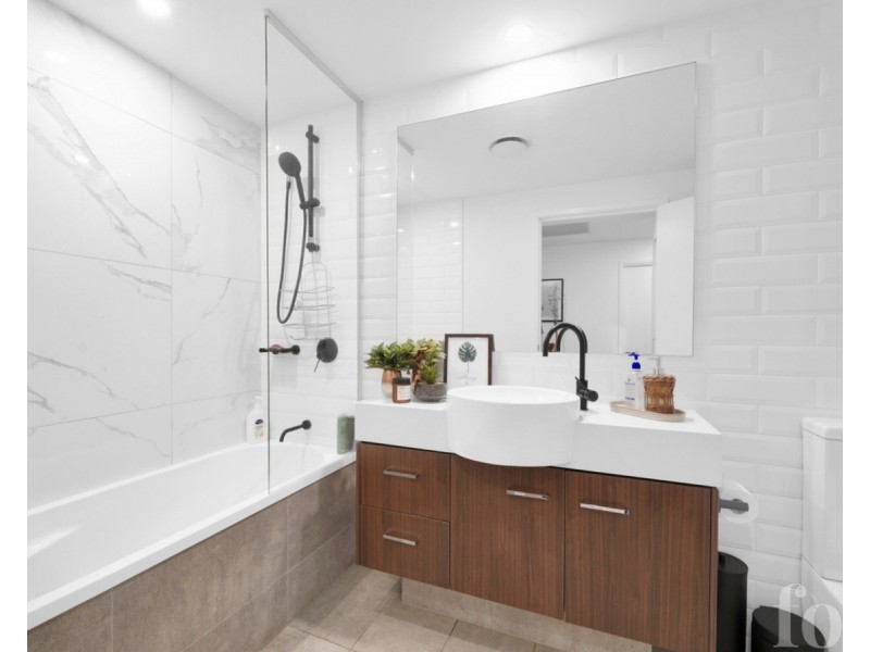 3006/397 Christine Avenue, Varsity Lakes QLD 4227