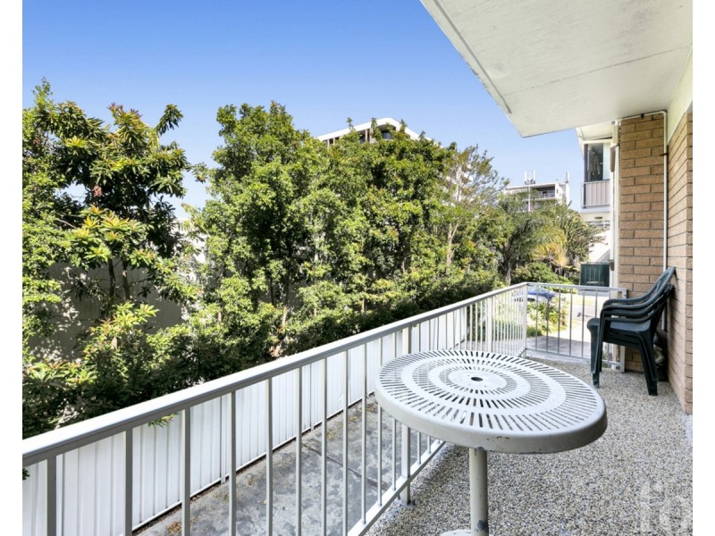 2/9 Baker Avenue, Labrador QLD 4215