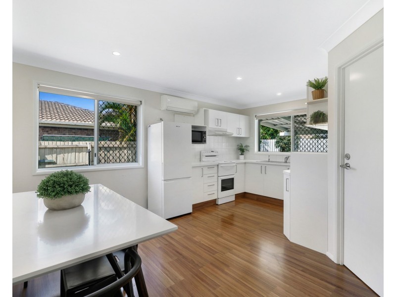 1/29 Brown Street, Labrador QLD 4215