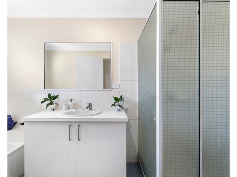1/29 Brown Street, Labrador QLD 4215