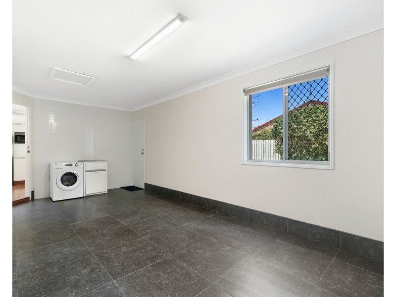 1/29 Brown Street, Labrador QLD 4215