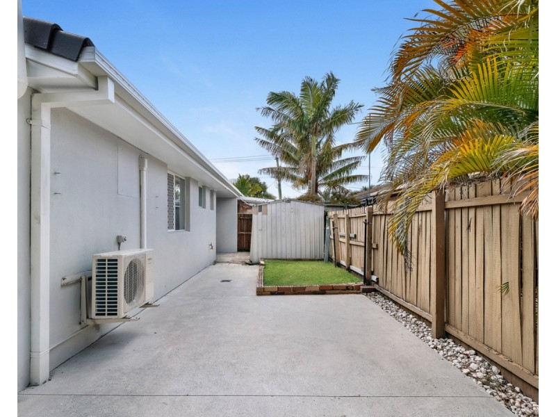 1/29 Brown Street, Labrador QLD 4215