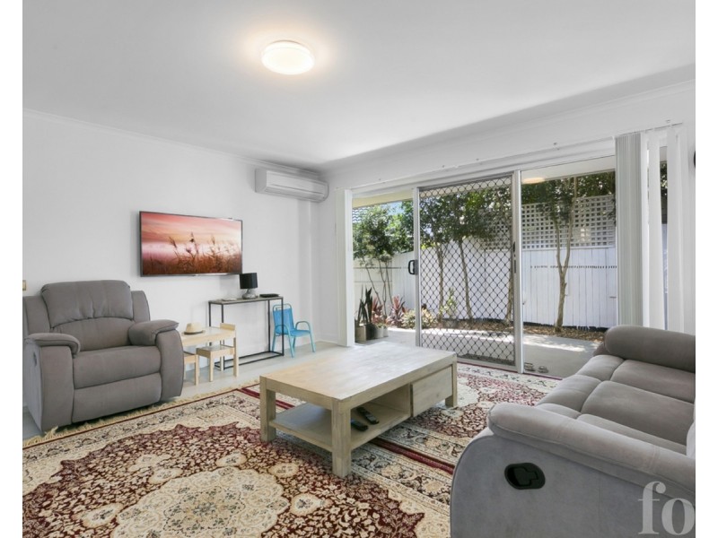 1/12 McWilliam Close, Labrador QLD 4215