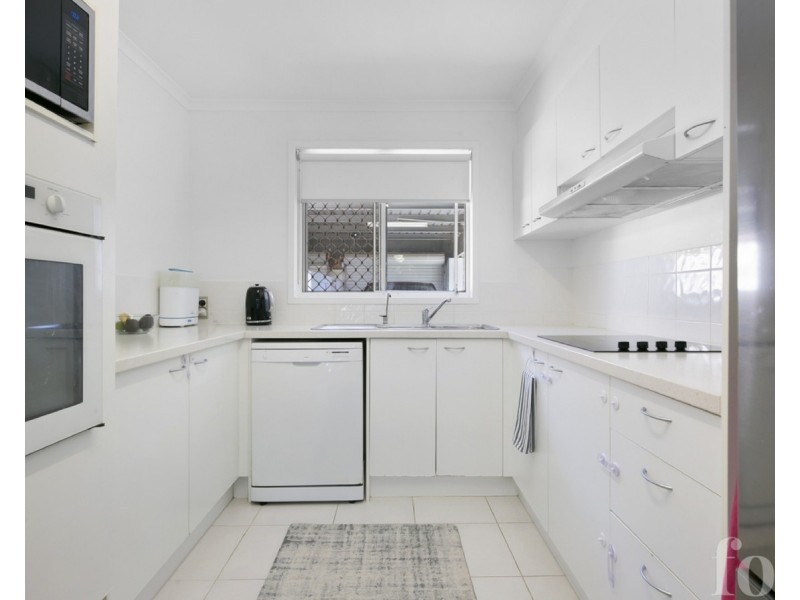 1/12 McWilliam Close, Labrador QLD 4215