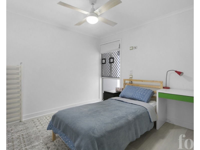 1/12 McWilliam Close, Labrador QLD 4215