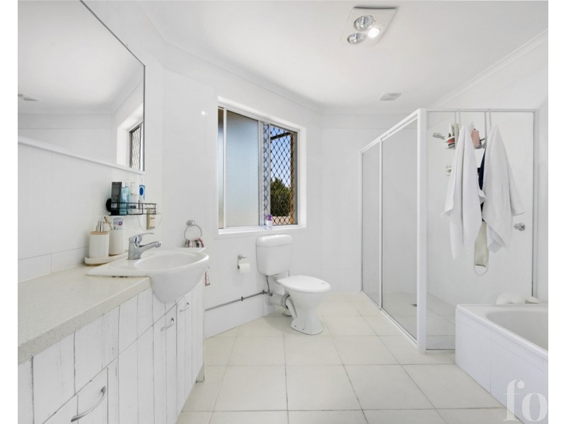 1/12 McWilliam Close, Labrador QLD 4215