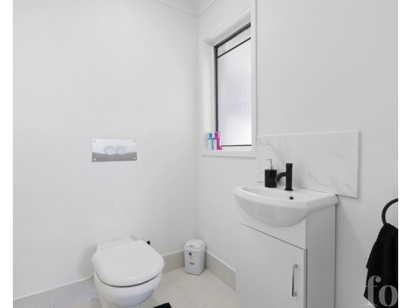 1/12 McWilliam Close, Labrador QLD 4215
