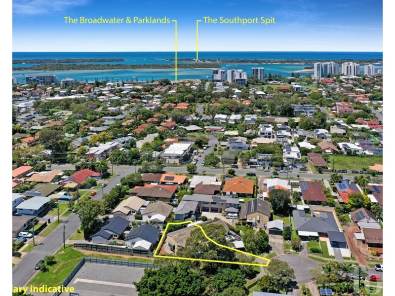 1/12 McWilliam Close, Labrador QLD 4215