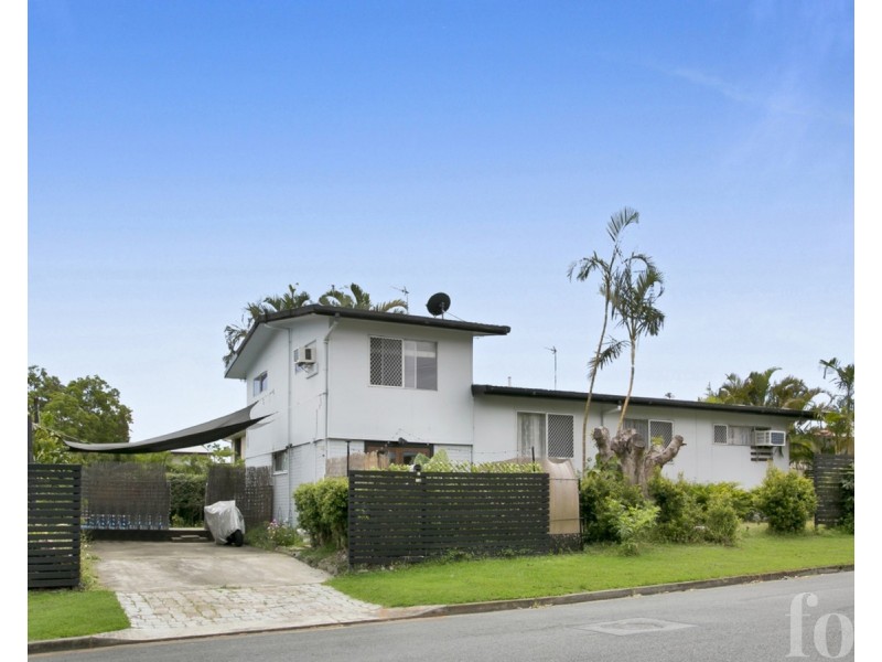 59 Deakin Avenue, Southport QLD 4215