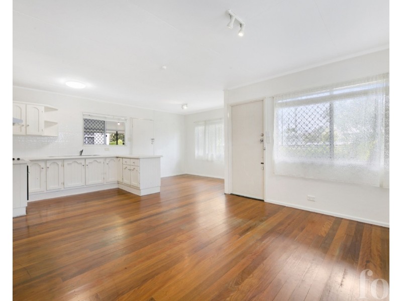 59 Deakin Avenue, Southport QLD 4215