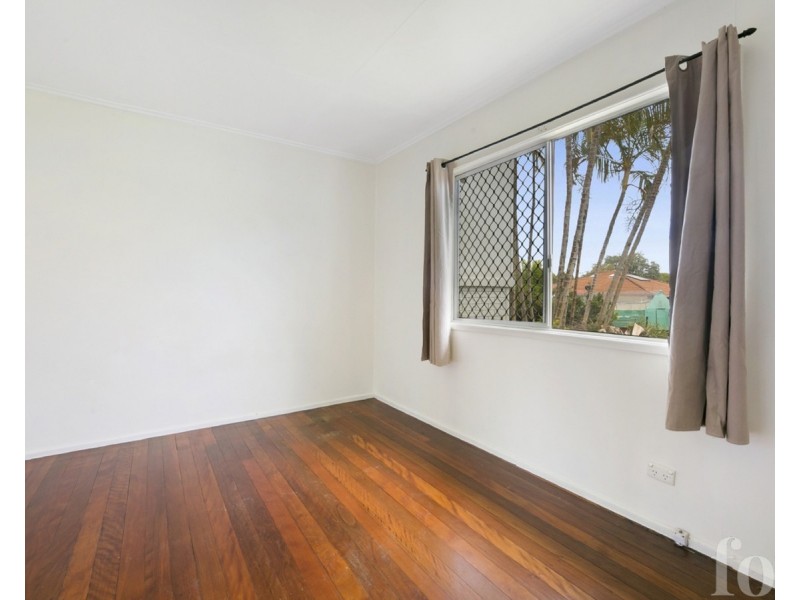 59 Deakin Avenue, Southport QLD 4215