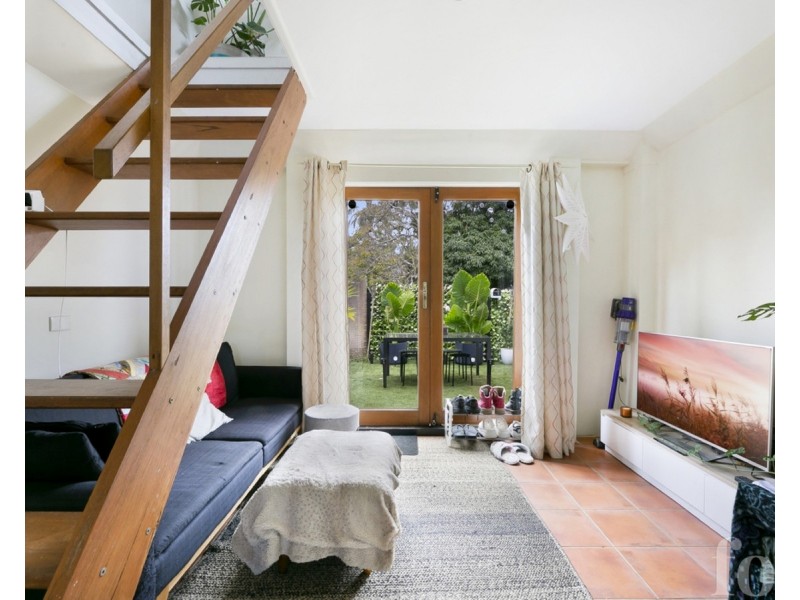 59 Deakin Avenue, Southport QLD 4215