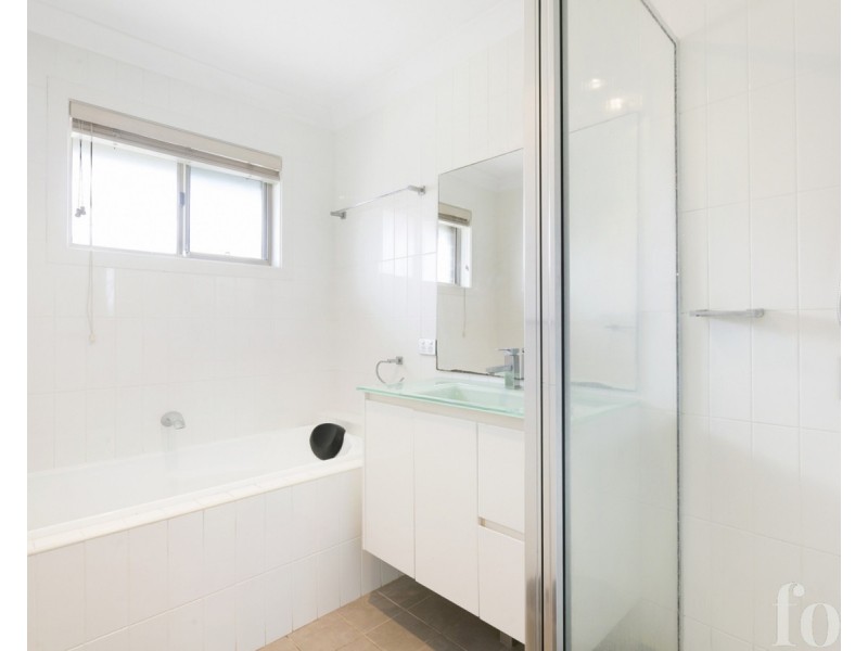 1/9 Stephanie Court, Labrador QLD 4215