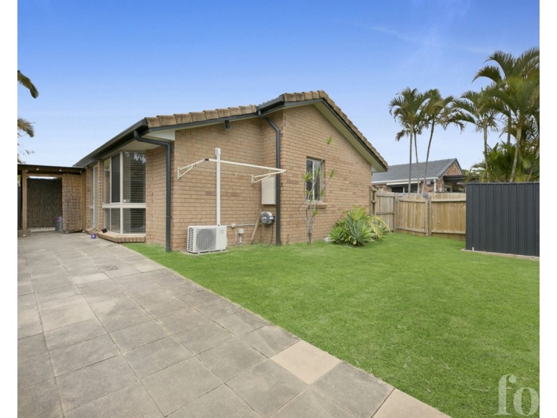 1/9 Stephanie Court, Labrador QLD 4215