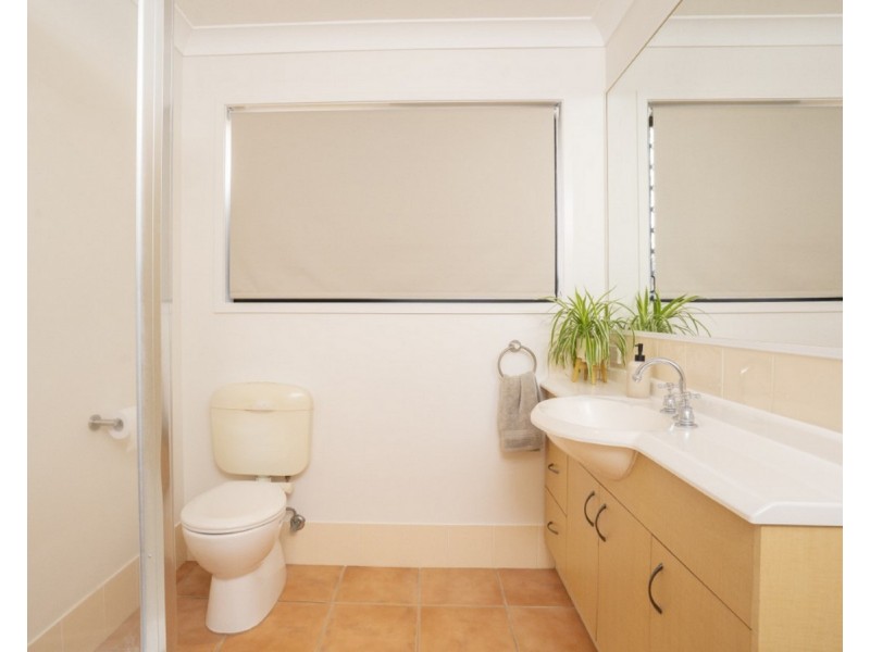 2/24 Harley Street, Labrador QLD 4215