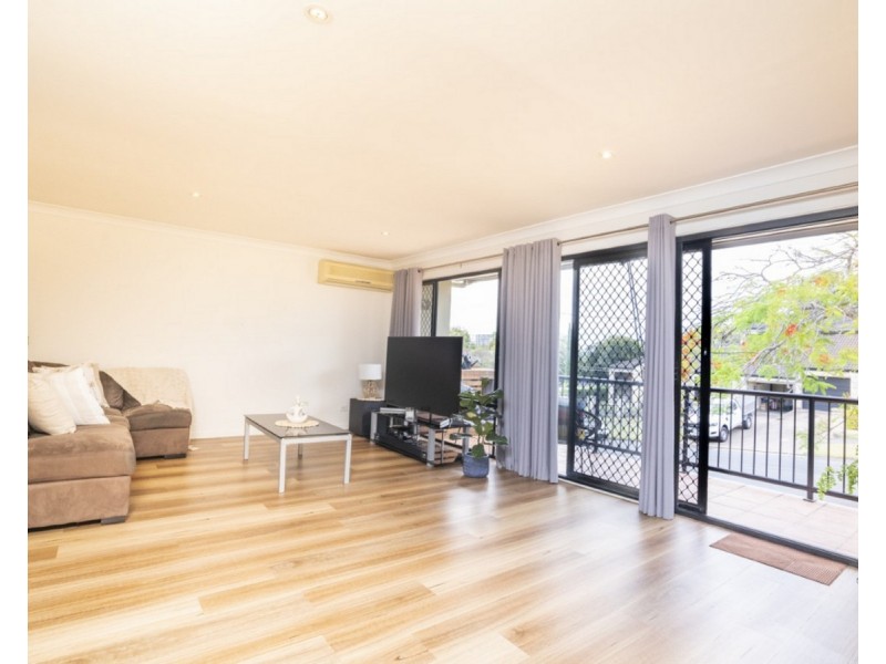 2/24 Harley Street, Labrador QLD 4215