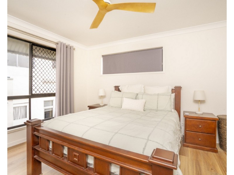 2/24 Harley Street, Labrador QLD 4215