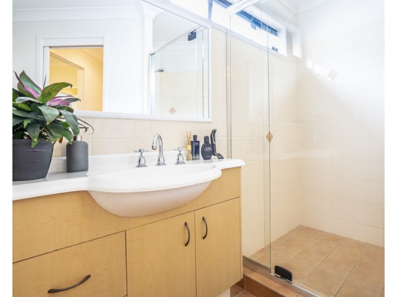 2/24 Harley Street, Labrador QLD 4215