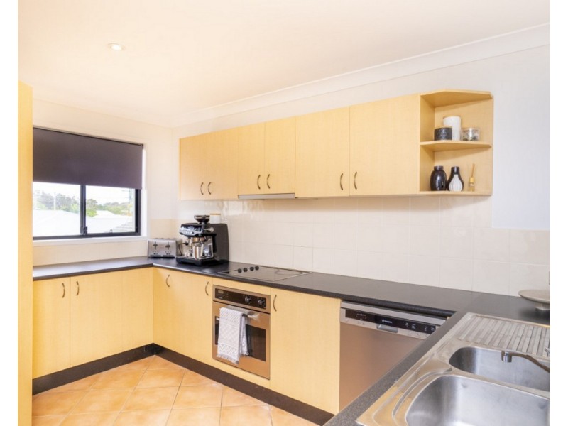 2/24 Harley Street, Labrador QLD 4215