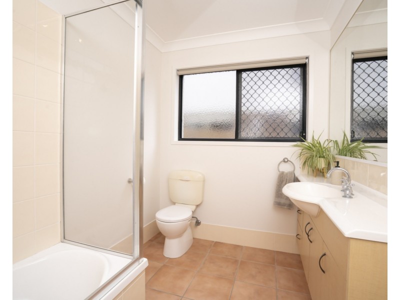 2/24 Harley Street, Labrador QLD 4215