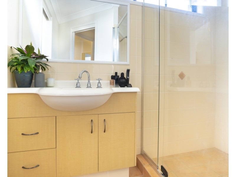 2/24 Harley Street, Labrador QLD 4215