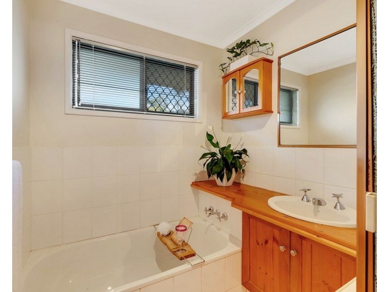 10 Wilga Court, Ashmore QLD 4214