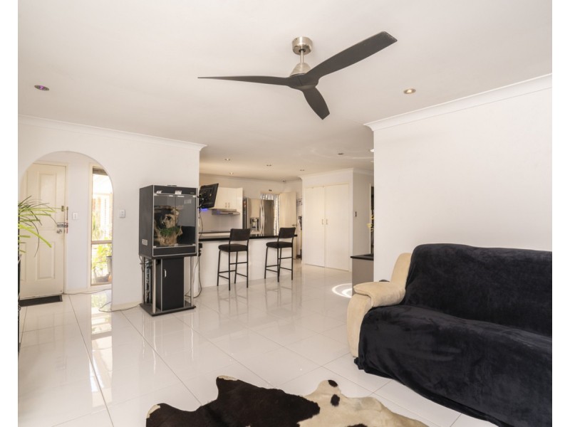 2/3 Riccarton Place, Labrador QLD 4215