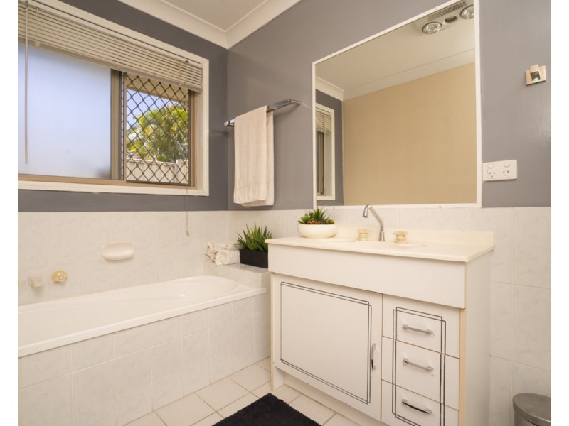 2/3 Riccarton Place, Labrador QLD 4215