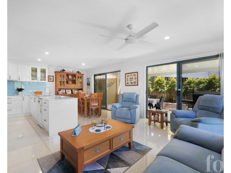 2/118 Ridgeway Avenue, Southport QLD 4215