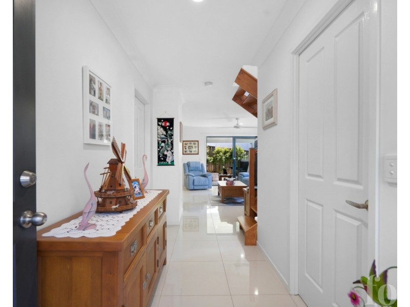 2/118 Ridgeway Avenue, Southport QLD 4215