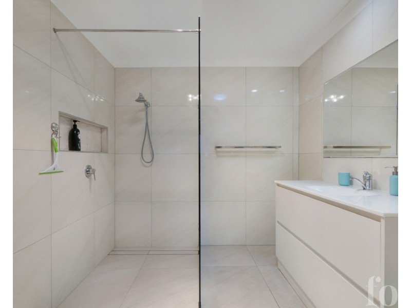 2/118 Ridgeway Avenue, Southport QLD 4215