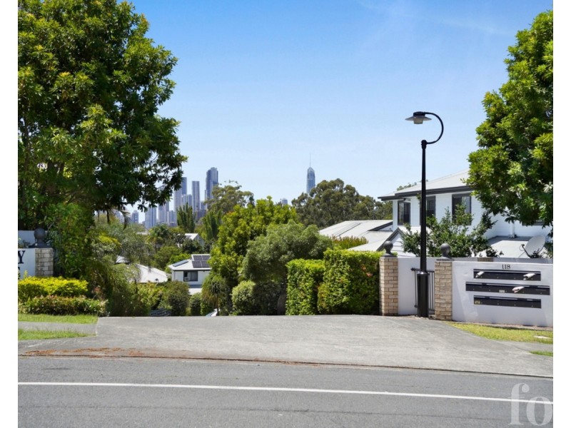 2/118 Ridgeway Avenue, Southport QLD 4215