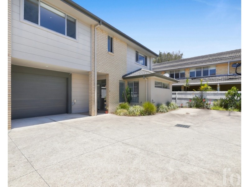 1/9 McWilliam Close, Labrador QLD 4215