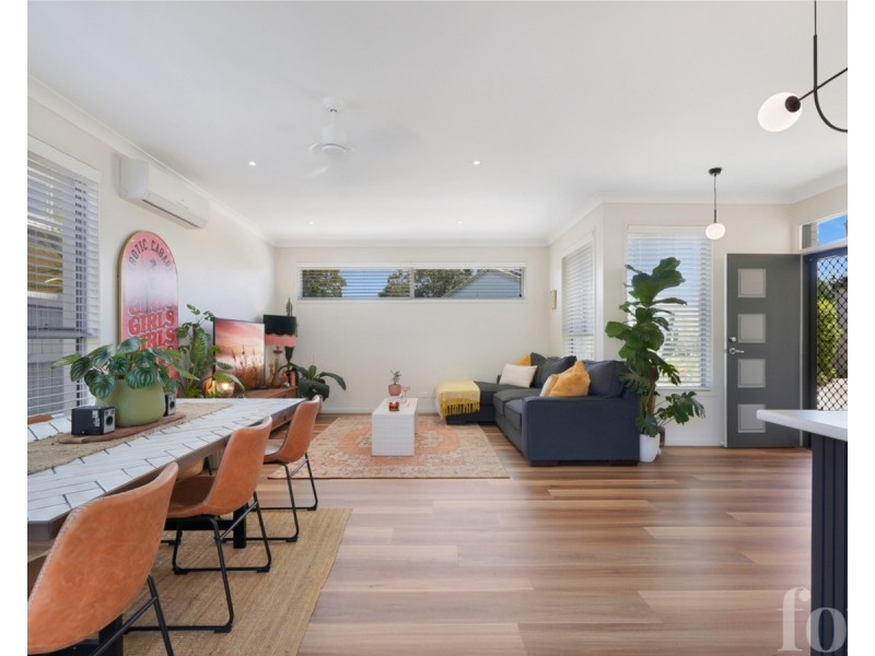1/9 McWilliam Close, Labrador QLD 4215