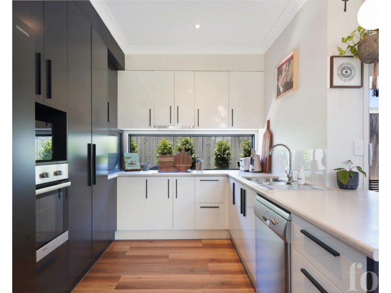 1/9 McWilliam Close, Labrador QLD 4215