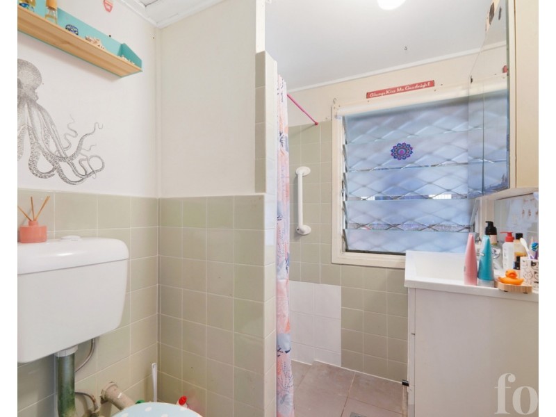 2/107A Frank Street, Labrador QLD 4215