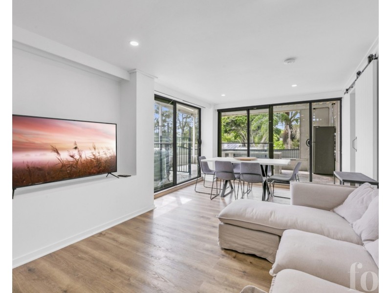 64 Ridgeway Avenue, Southport QLD 4215