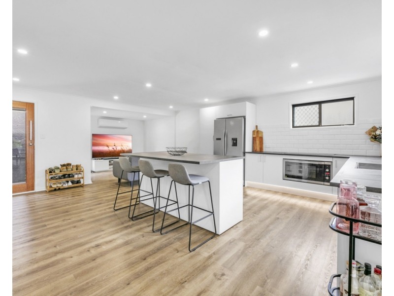 64 Ridgeway Avenue, Southport QLD 4215