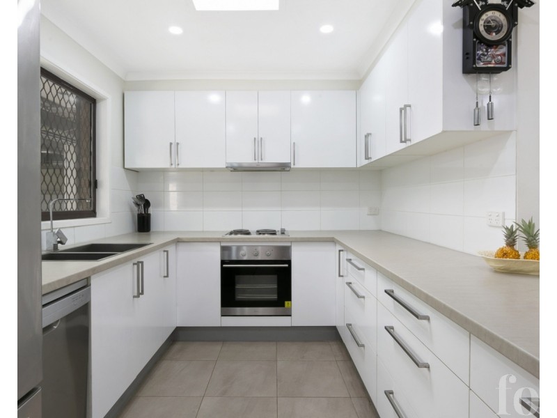 9 Hocking Street, Arundel QLD 4214