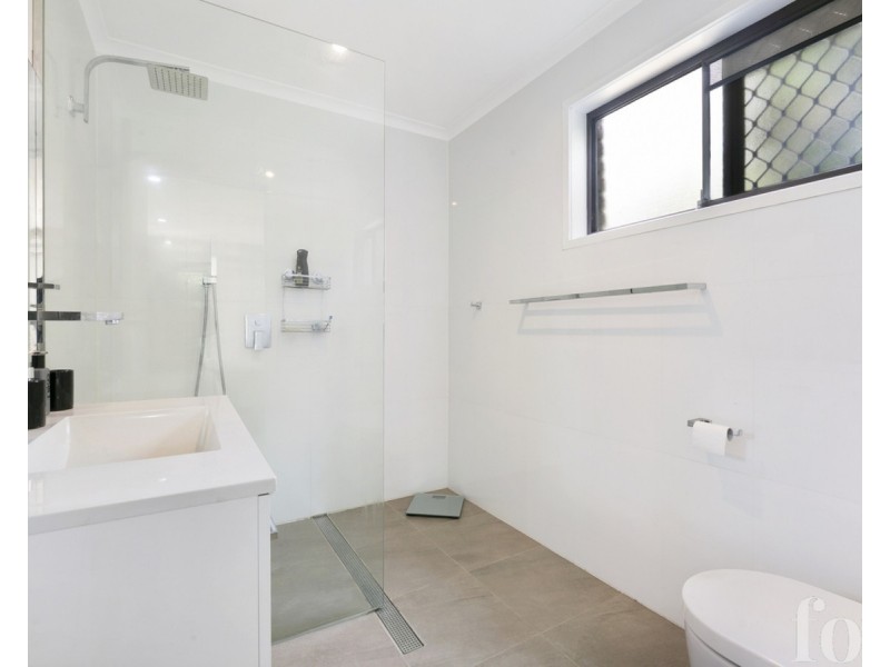 9 Hocking Street, Arundel QLD 4214