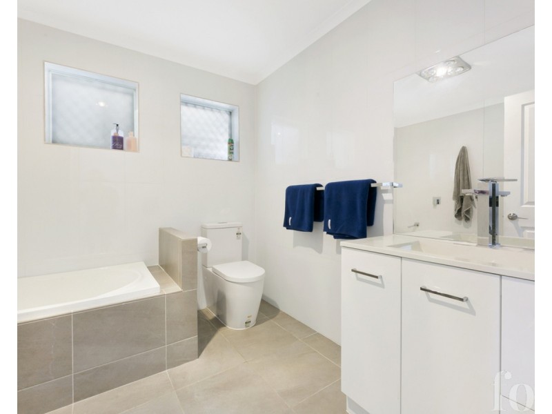 9 Hocking Street, Arundel QLD 4214