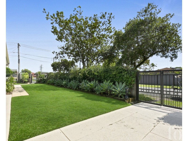 9 Hocking Street, Arundel QLD 4214