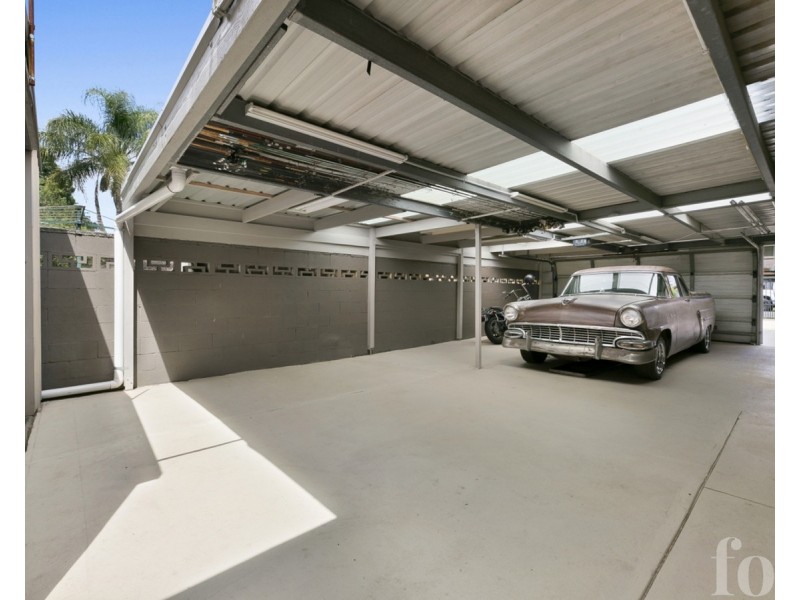 9 Hocking Street, Arundel QLD 4214