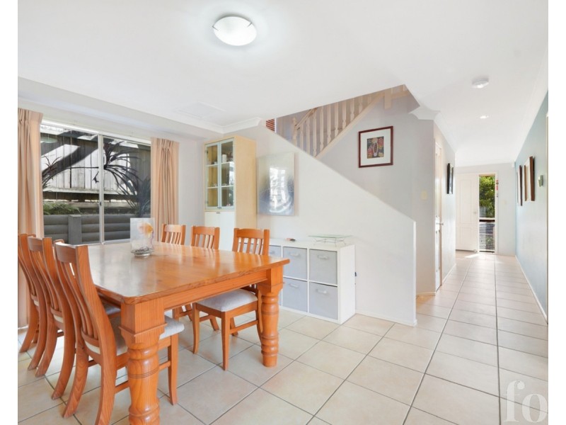 4 Redwood Place, Molendinar QLD 4214