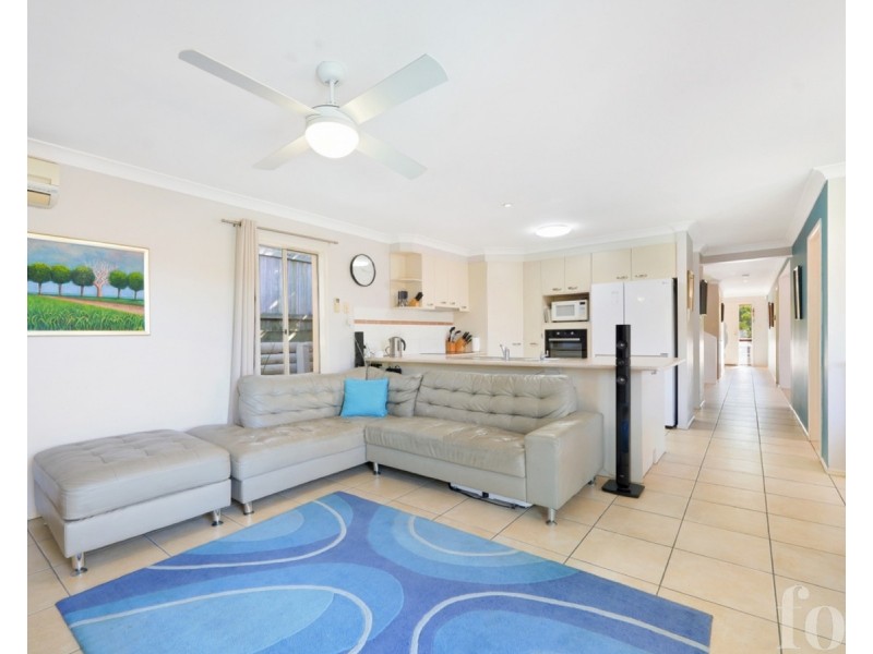 4 Redwood Place, Molendinar QLD 4214