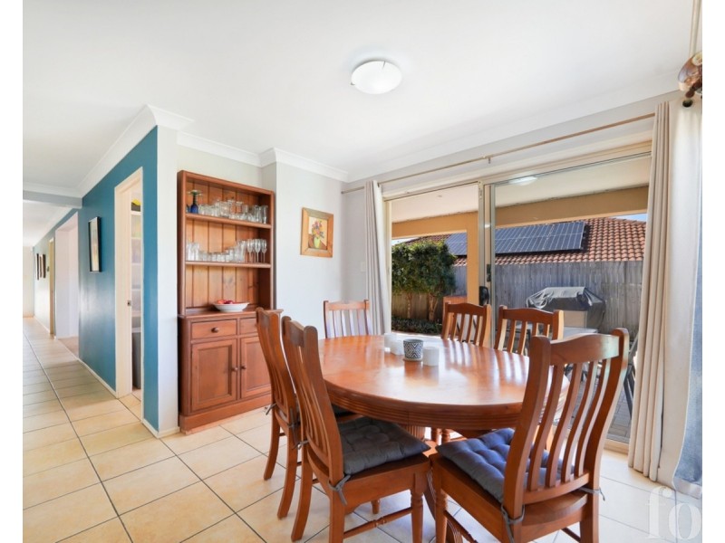 4 Redwood Place, Molendinar QLD 4214