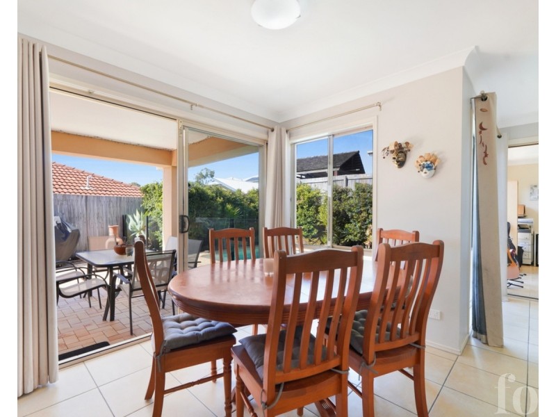 4 Redwood Place, Molendinar QLD 4214