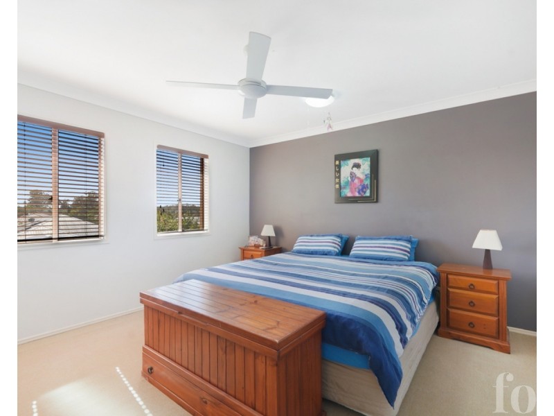 4 Redwood Place, Molendinar QLD 4214