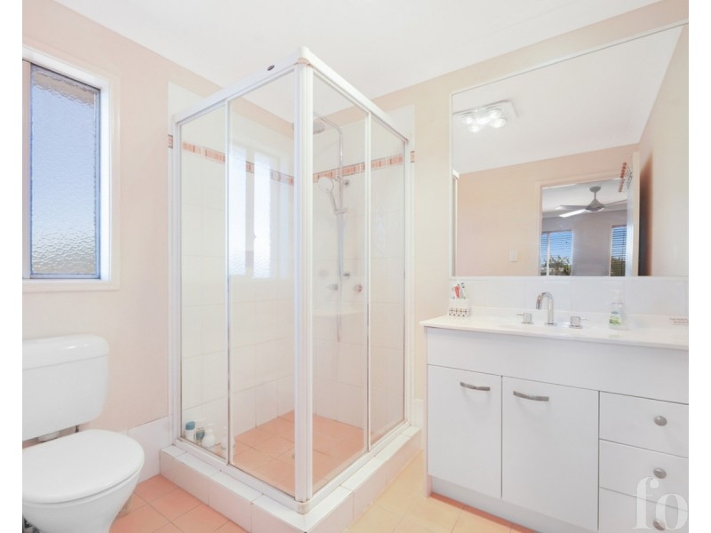 4 Redwood Place, Molendinar QLD 4214